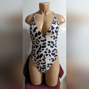 Adreamly swimsuit 🩱 in size M With Sarong